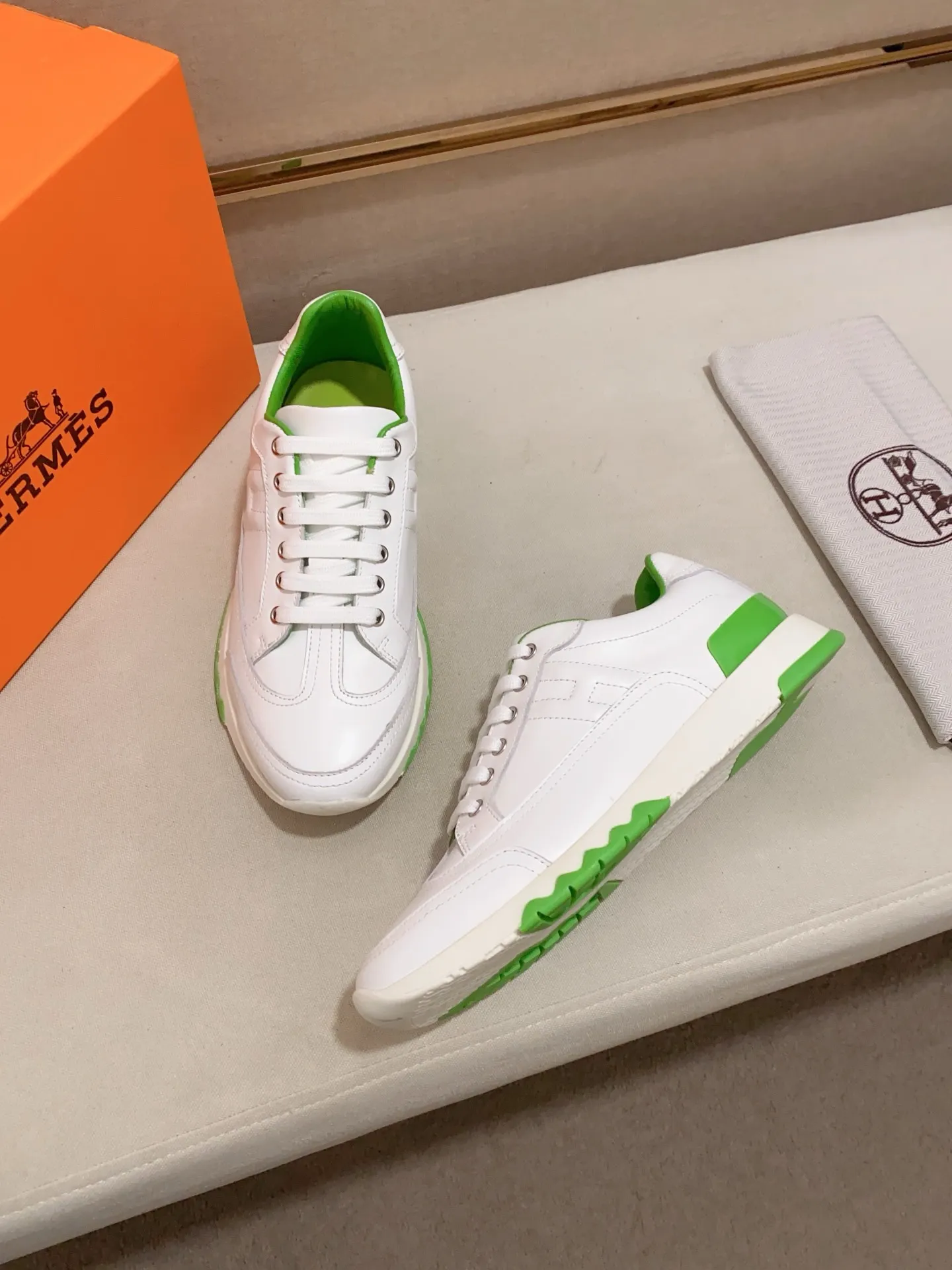 Ex-factory price: 500💰《HERMES》【Classic original single version】Hermès; top 🔝purchasing agent🔍🔍men's latest 🇺🇸sold simultaneously, original imported from Italy ▲▲first-layer cowhide ▲▲ (high-end, nobility and class) ) Exquisite workmanship (Italian 🇮🇹 imported water-dyed 🐂 cowhide lining) sole: original sole provided by the original factory, ⚠️exclusive double-layer activity·TPR·rubber·combined molded outsole; super comfortable·wear-resistant·non-slip·environmental protection The real thing is more beautiful when photographed in kind (high quality, following orders), you can come in and out at will * Number of yards: 38·39·40·41·42·43·44# (can be customized 45.)